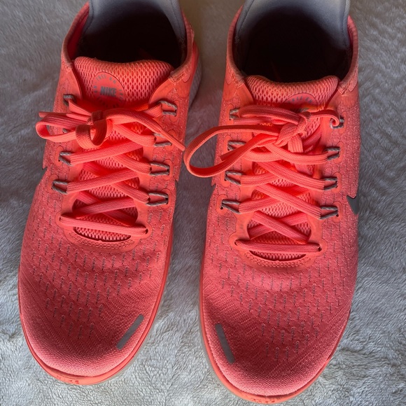 Women’s Nike size 8, like new without tags. - Picture 2 of 5